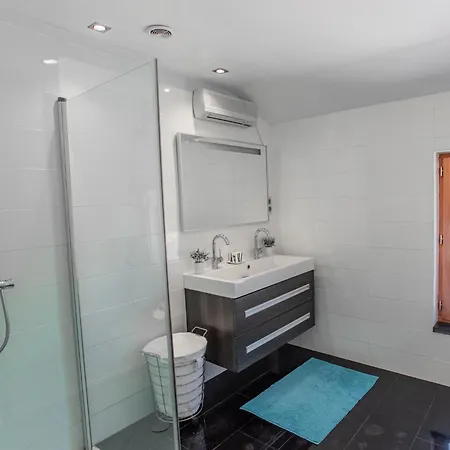 Pin Parasol Semesterbostad